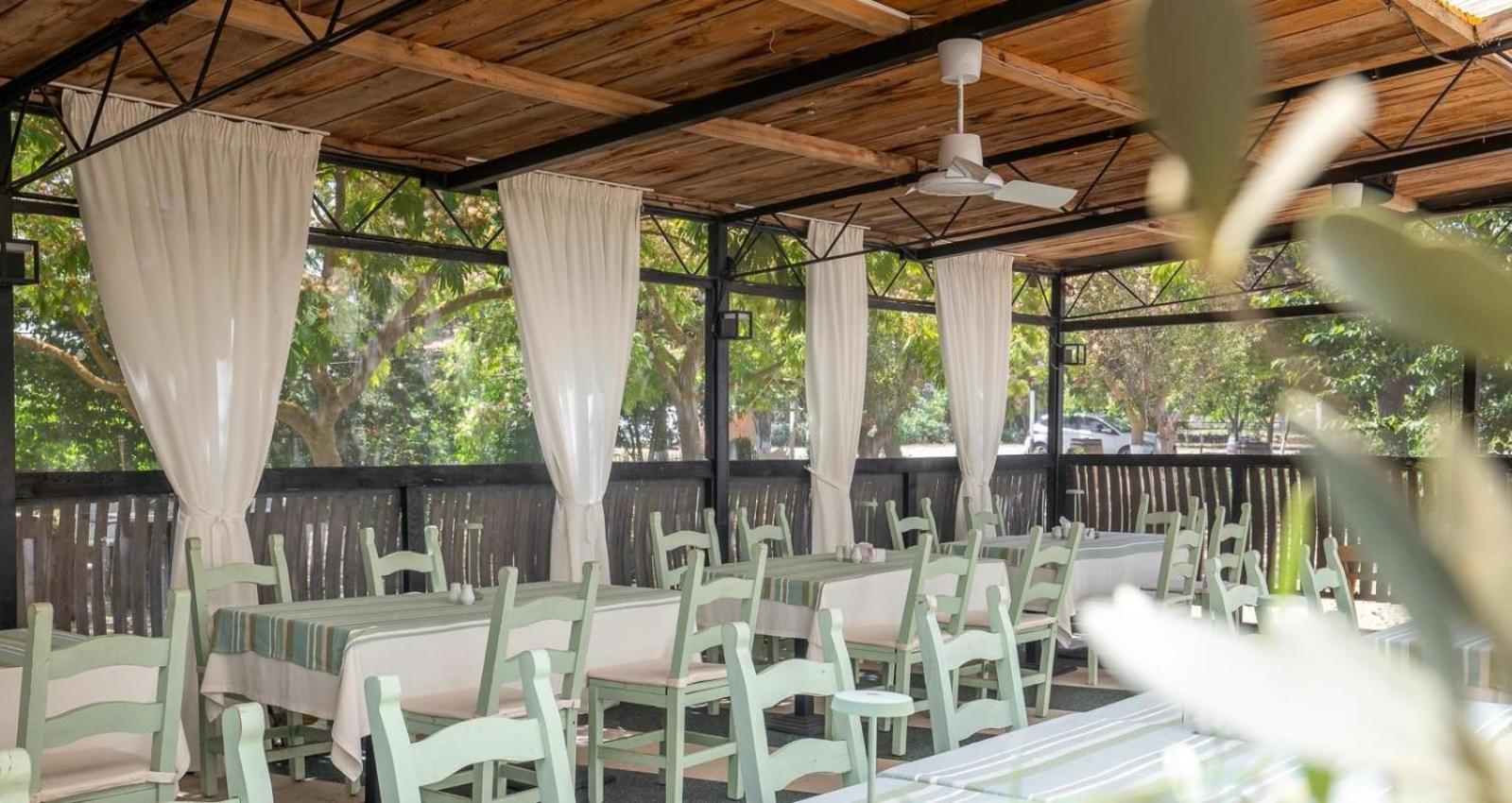 Domeniile Clos Des Colombes Douazeci si Trei August Ngoại thất bức ảnh