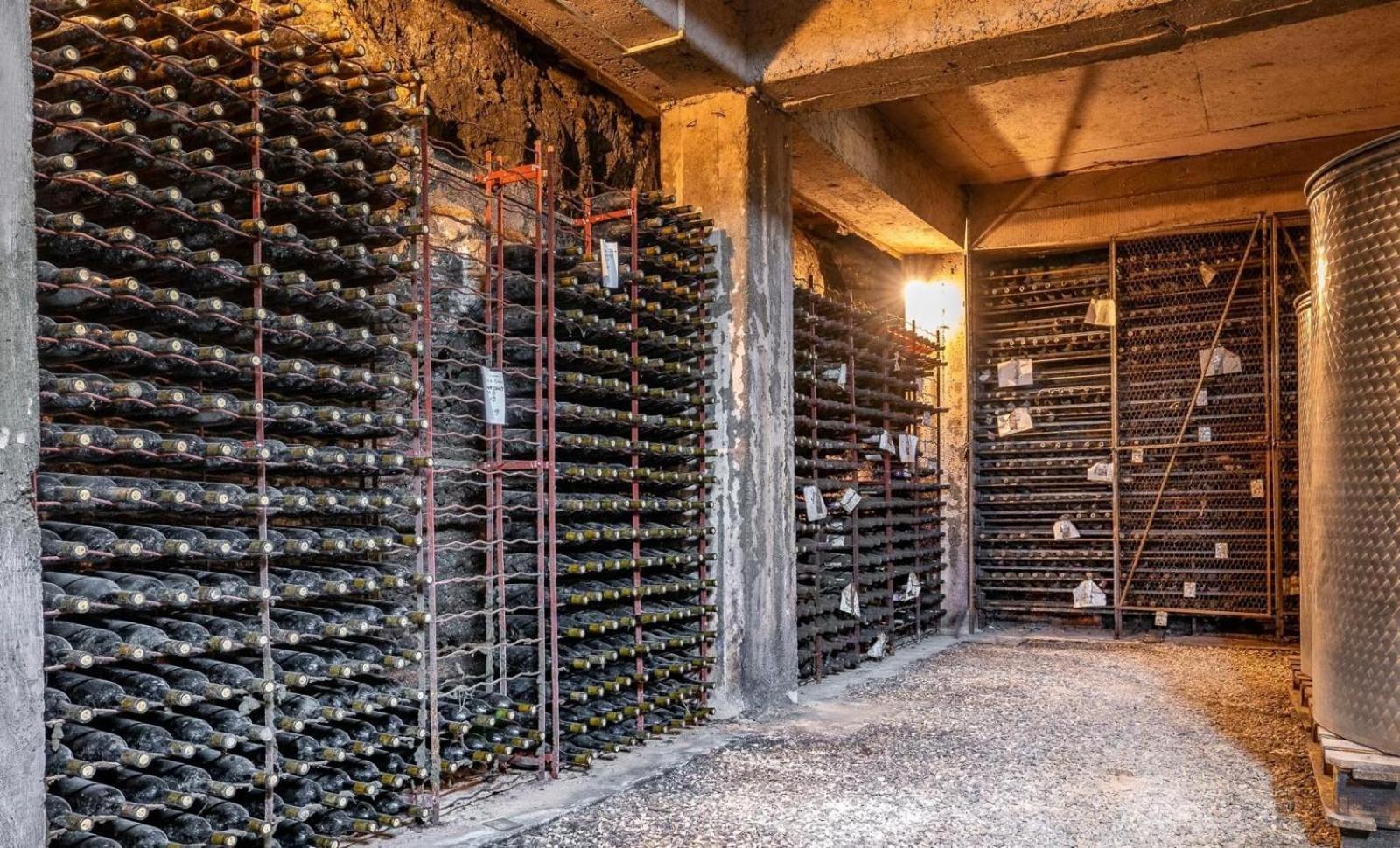 Domeniile Clos Des Colombes Douazeci si Trei August Ngoại thất bức ảnh
