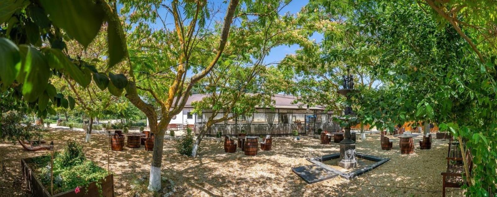 Domeniile Clos Des Colombes Douazeci si Trei August Ngoại thất bức ảnh
